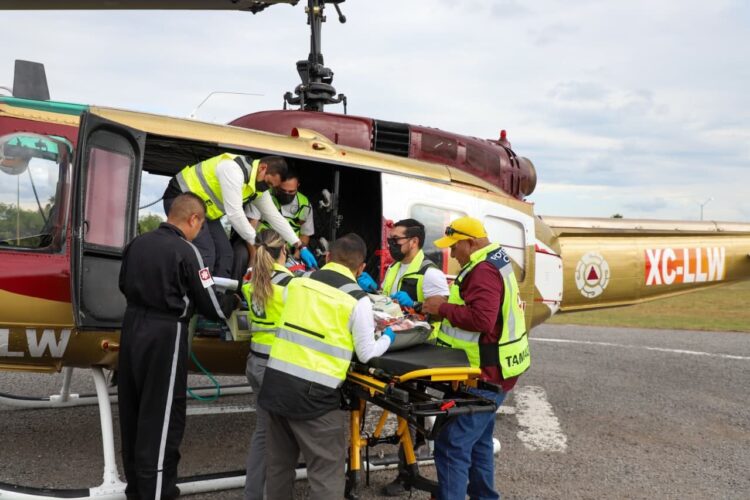 Trasladan en aeronave médica a paciente a unidad de quemados del Hospital General de Victoria